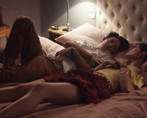 Louisiane Gouverneur nude - Clèves (2022)