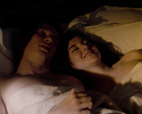 Shailene Woodley, Felicity Jones - The Last Letter from Your Lover (2021)