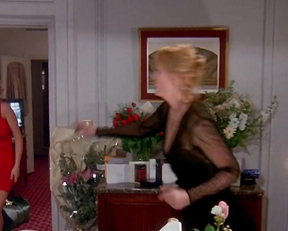 Sally Kellerman, Katarzyna Figura - Ready to Wear (1994)