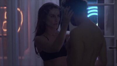 Cleo Pires naked - Resistance (Legalidade) (2019)