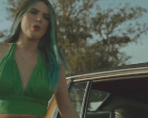 Bella Thorne, Libby Mintz, Andreja Pejic, Caroline D'Amore - Habit (2021)