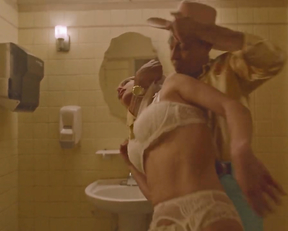 Bella Thorne, Libby Mintz, Andreja Pejic, Caroline D'Amore - Habit (2021)