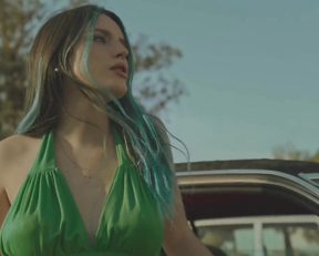 Bella Thorne, Libby Mintz, Andreja Pejic, Caroline D'Amore - Habit (2021)