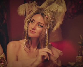 Bella Thorne, Libby Mintz, Andreja Pejic, Caroline D'Amore - Habit (2021)