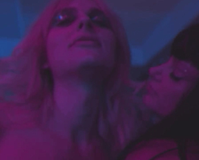 Bella Thorne, Libby Mintz, Andreja Pejic, Caroline D'Amore - Habit (2021)