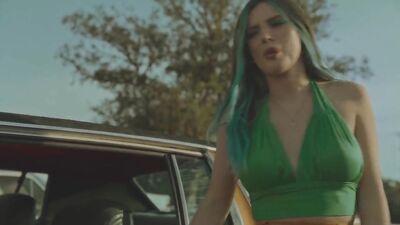 Bella Thorne, Libby Mintz, Andreja Pejic, Caroline D'Amore - Habit (2021)