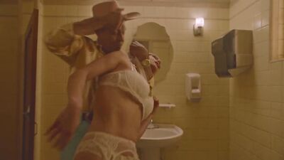 Bella Thorne, Libby Mintz, Andreja Pejic, Caroline D'Amore - Habit (2021)