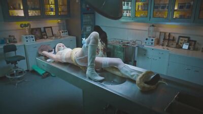 Bella Thorne, Libby Mintz, Andreja Pejic, Caroline D'Amore - Habit (2021)