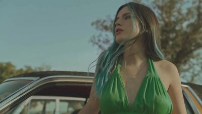 Bella Thorne, Libby Mintz, Andreja Pejic, Caroline D'Amore - Habit (2021)