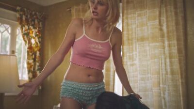 Bella Thorne, Libby Mintz, Andreja Pejic, Caroline D'Amore - Habit (2021)