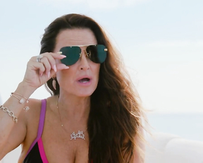 Teresa Giudice, Kyle Richards, Kenya Moore, Ramona Singer, Melissa Gorga - The Real Housewives Ultimate Girls Trip s01e02 (2022)