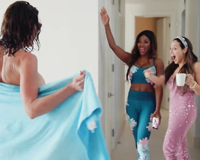 Teresa Giudice, Kyle Richards, Kenya Moore, Ramona Singer, Melissa Gorga - The Real Housewives Ultimate Girls Trip s01e02 (2022)