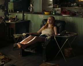 Dakota Fanning, Margaret Qualley - Once Upon A Time In Hollywood (2019)