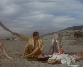 Sally Kellerman nude - A Reflection of Fear (1973)