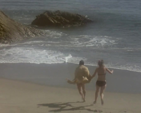 Sally Kellerman nude - A Reflection of Fear (1973)