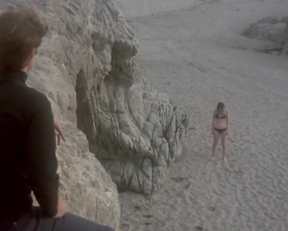 Sally Kellerman nude - A Reflection of Fear (1973)