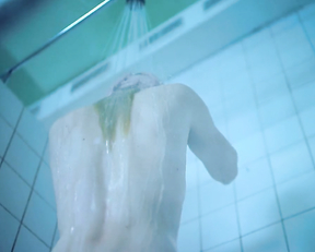 Sophie Turner nude - Survive s01e01 (2020)