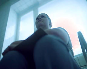 Sophie Turner nude - Survive s01e01 (2020)