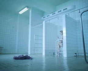 Sophie Turner nude - Survive s01e01 (2020)