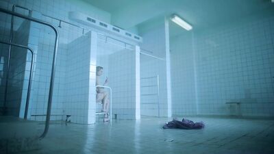 Sophie Turner nude - Survive s01e01 (2020)