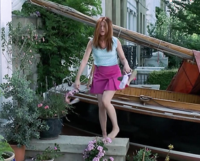 Debra Messing naked - The Wedding Date (2005)