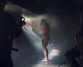 Kate del Castillo naked - Ingobernable s02e02 (2018)