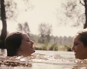 Heather Weeks, Laura Fraser - Left Luggage (1998)