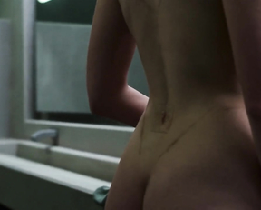 Kate Kennedy naked - Halo s01e04 (2022)