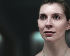 Kate Kennedy naked - Halo s01e04 (2022)