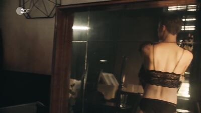 Antonia Bill, Lilly Charlotte Dreesen, Alina Levshin - Süßer Rausch s01e01-02 (2022)