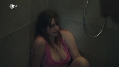 Antonia Bill, Lilly Charlotte Dreesen, Alina Levshin - Süßer Rausch s01e01-02 (2022)
