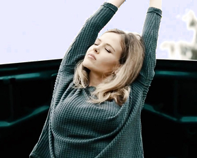 Jocelyn Hudon, Grace Van Dien – V for Vengeance (2022)