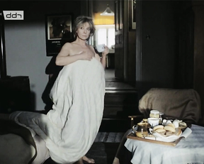 Annekathrin Burger naked - Der Rest, der bleibt (1991)