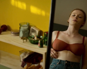 Ines Høysæter Asserson naked - Royalteen (2022)