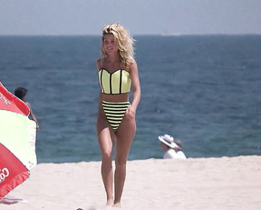 Courtney Thorne-Smith nude - Side Out (1990)