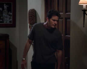 Jennifer Taylor, Tricia Helfer - Two and a Half Men s07e08 (2009)