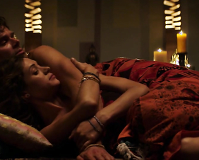 Lyndsy Fonseca, Paget Brewster - Down Dog s01e01 2015