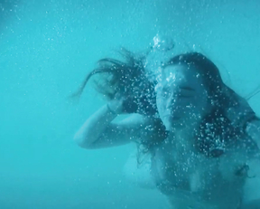 Kaitlyn Dever nude - Booksmart (2019)