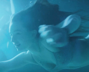 Kaitlyn Dever nude - Booksmart (2019)