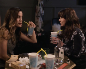 Linda Cardellini naked - Dead to Me s03e04-05 (2022)