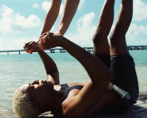 Alexa Demie sexy - Waves (2019)