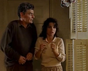 Julia Louis-Dreyfus nude - Deconstructing Harry (1997)