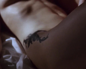 Jennifer Tilly and Gina Gershon - Bound (1996)