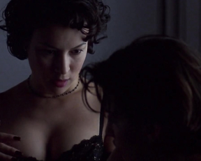 Jennifer Tilly and Gina Gershon - Bound (1996)