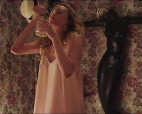 Diane Kruger nude - Tout Nous Separe (2017)