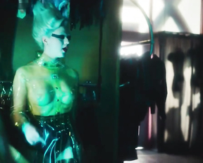 Sydney Chandler, Maisie Williams nude, Emma Appleton - Pistols (2022)