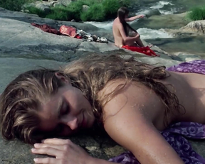 Jane Seymour nude, Taryn Power  - Sinbad and the Eye of the Tiger (1977)