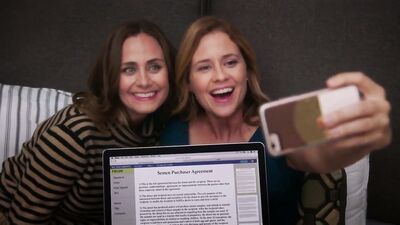 Jenna Fischer sexy - Splitting Up Together s01e04 (2018)