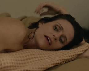 Alia Shawkat nude, Amy Landecker sexy - Transparent s04e04-06 (2017)