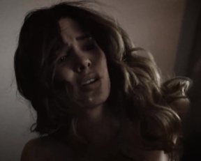 Nadine Velazquez sexy - Six s01e05 (2017)